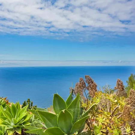 In Garachico With Mountain Views *