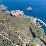In Garachico With Mountain Views بيت للعطل